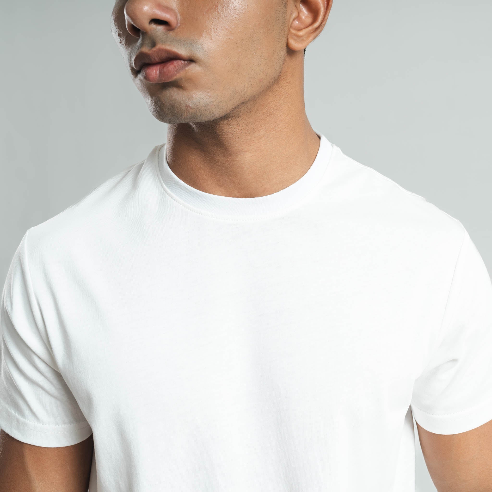 Plain White crew neck essential t-shirt