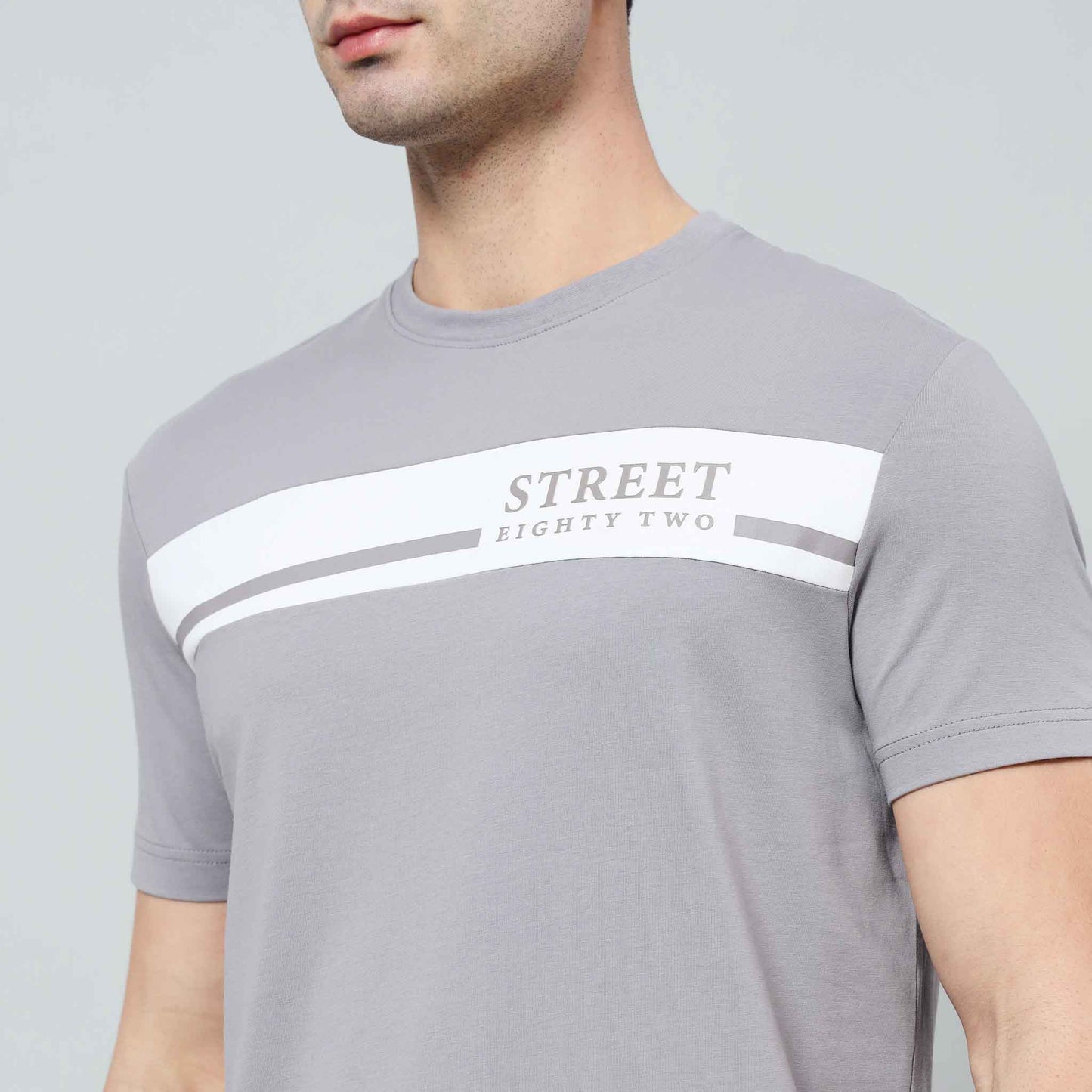 Regular T-shirt - Street82 Wording with Background Print